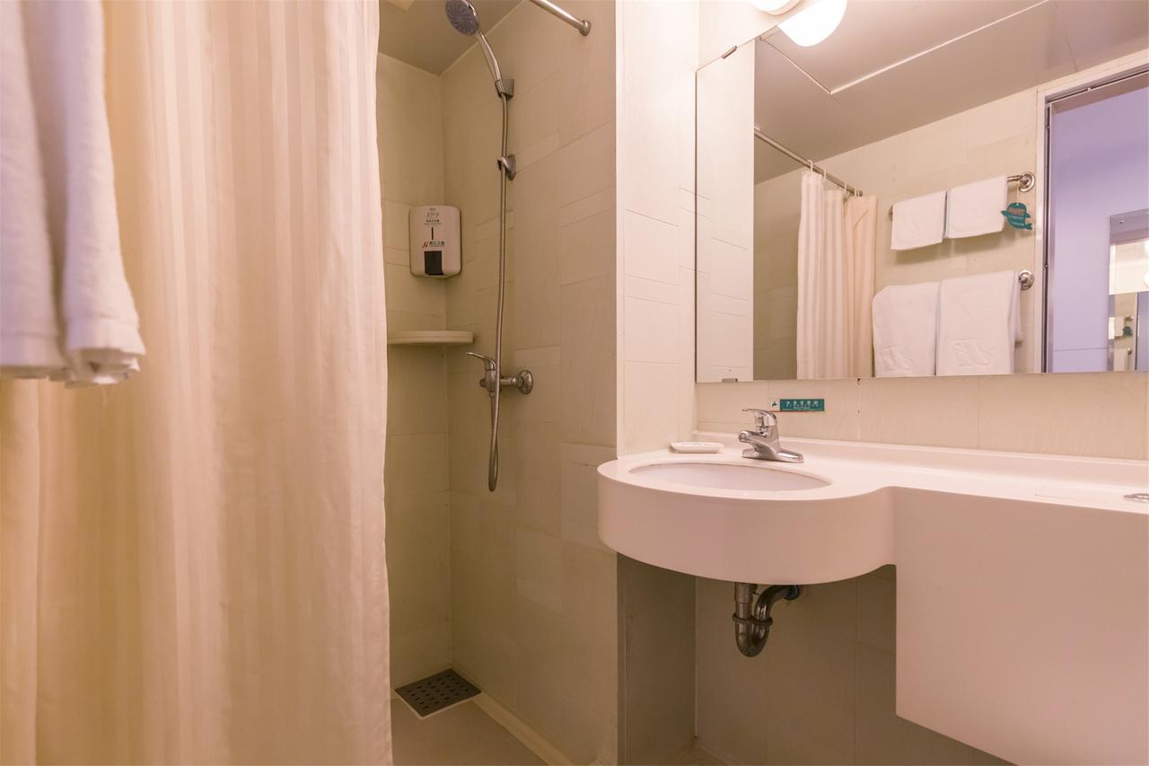 Jingjiang Inn Shanghai Baoyang Pier Екстериор снимка