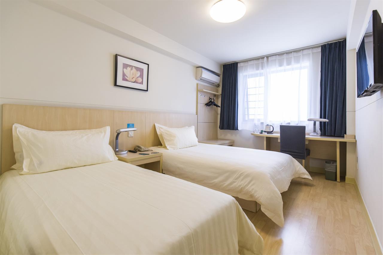 Jingjiang Inn Shanghai Baoyang Pier Екстериор снимка