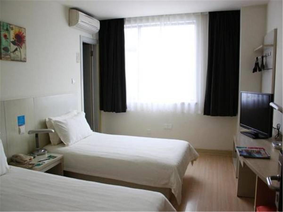 Jingjiang Inn Shanghai Baoyang Pier Екстериор снимка
