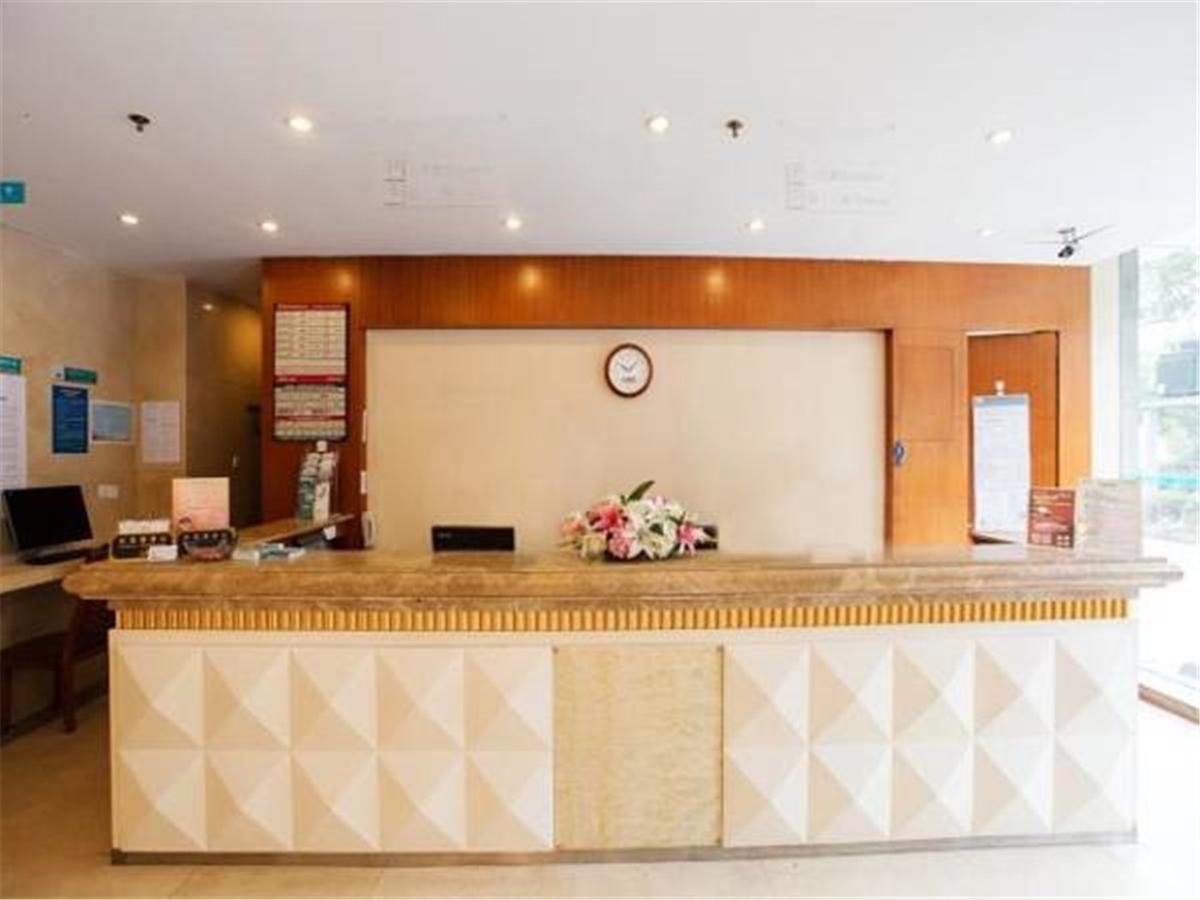 Jingjiang Inn Shanghai Baoyang Pier Екстериор снимка