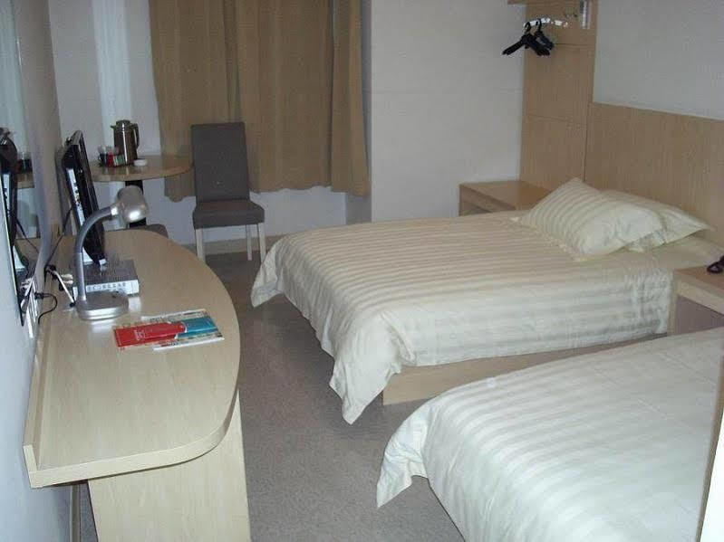 Jingjiang Inn Shanghai Baoyang Pier Екстериор снимка